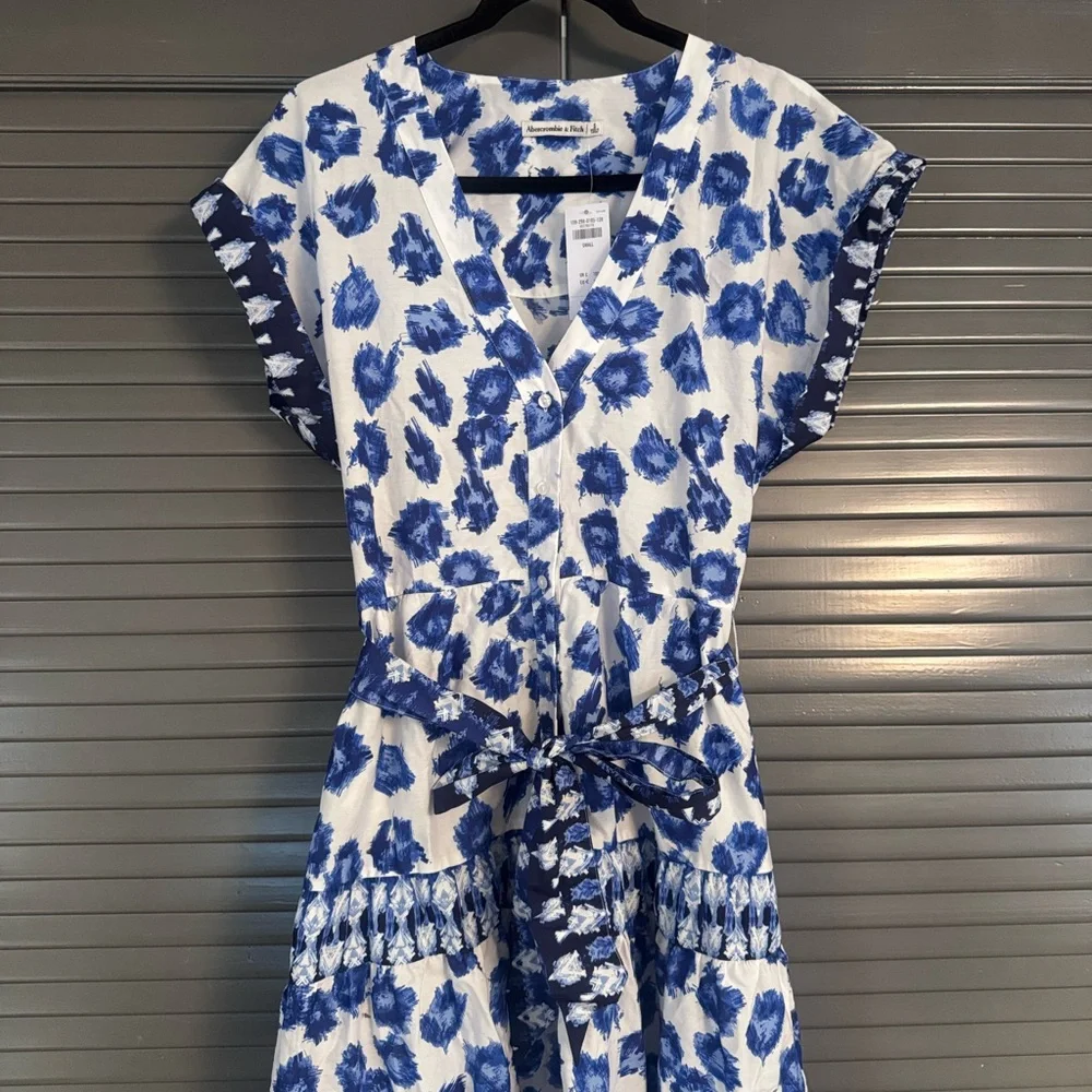 NWT Abercrombie & Fitch Blue and White Floral Maxi Dress